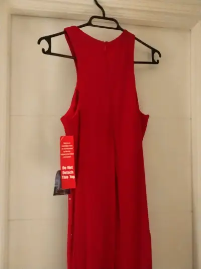 Vestido rojo con detalles brillantes - miniatura 3