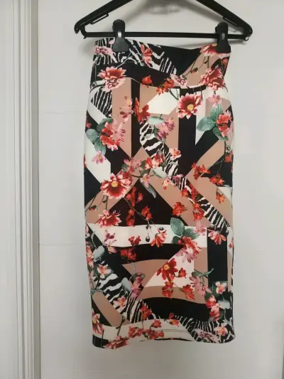 Falda lápiz estampada floral - miniatura 1