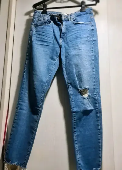 Jeans azul desgastados para mujer - miniatura 1