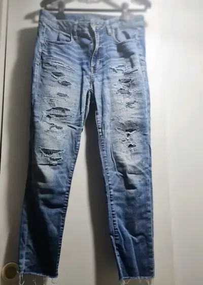 Jeans desgastados de mezclilla azul - miniatura 1