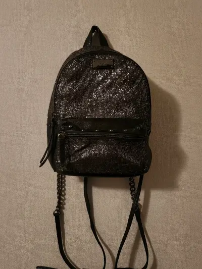 Mochila brillante Victoria's Secret negra - miniatura 2