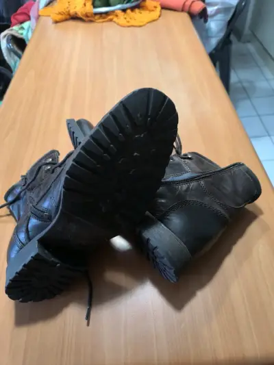 Botas de cuero marrón para hombre - miniatura 1