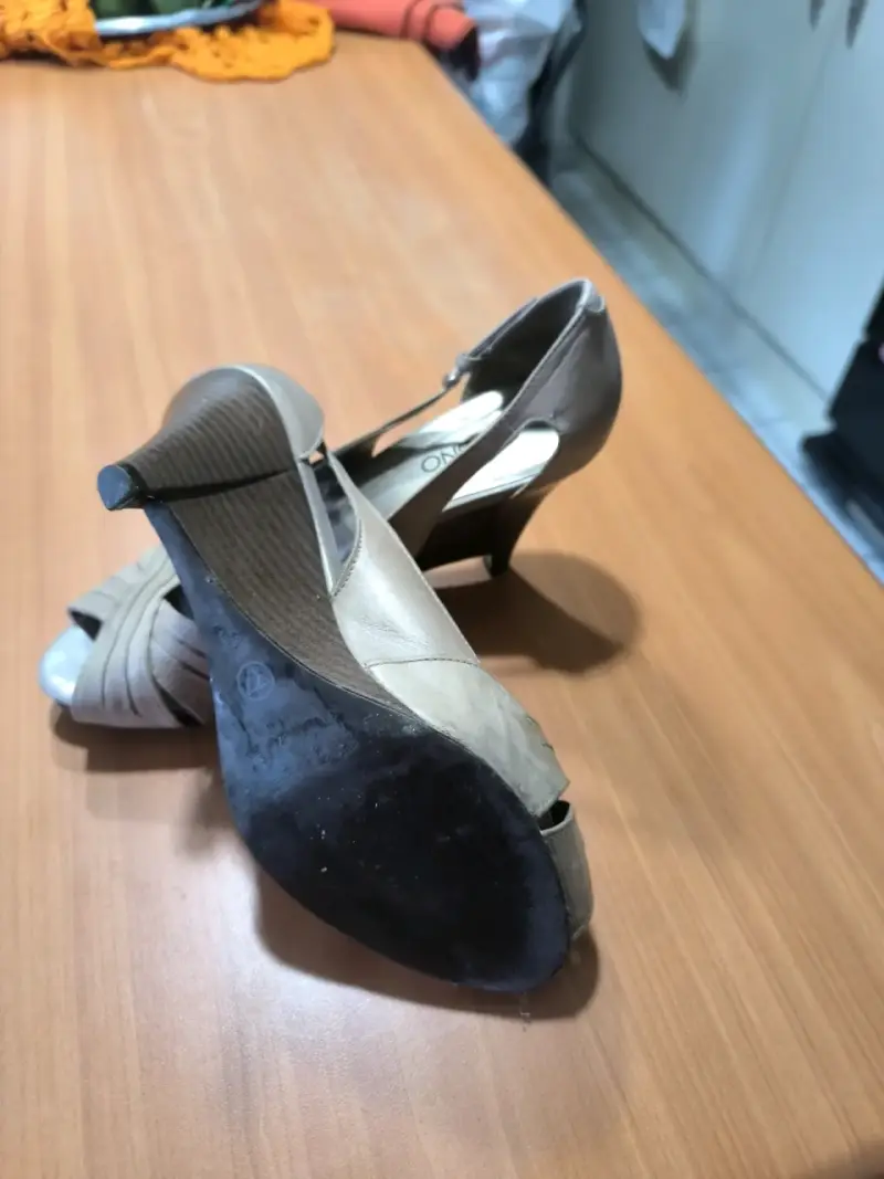 Zapatos de tacón alto color beige - 2