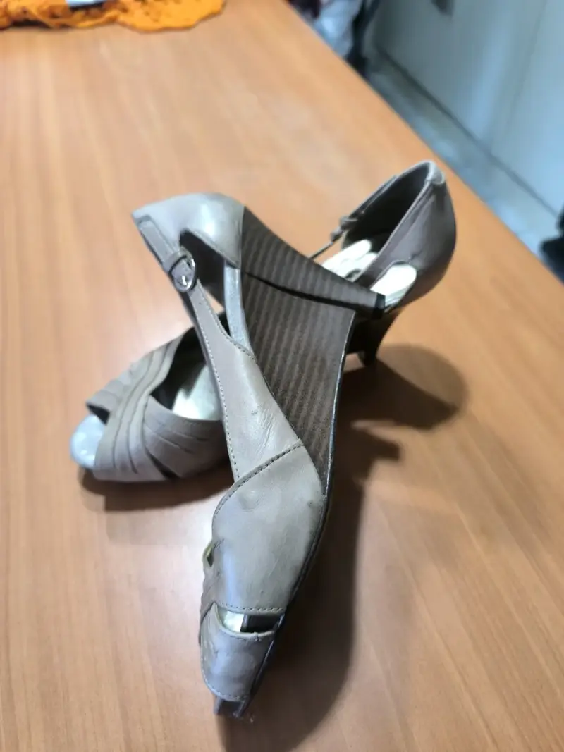 Zapatos de tacón alto color beige - 3