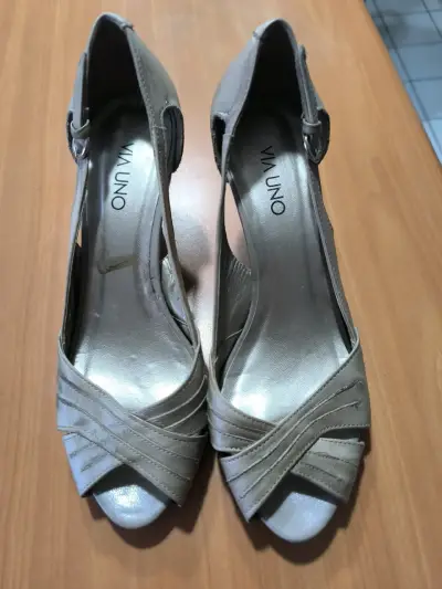 Zapatos de tacón alto color beige - miniatura 4