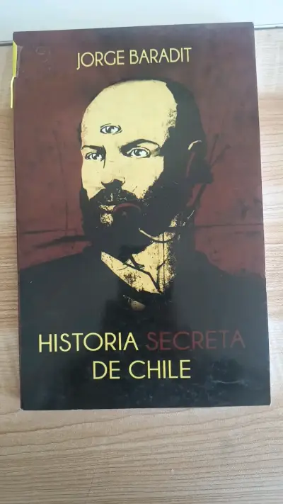 Libro 'Historia Secreta de Chile' de Jorge Baradit - miniatura 1