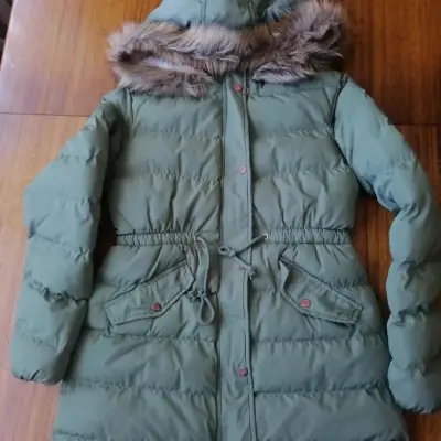 Parka verde con capucha y forro de piel - miniatura 1