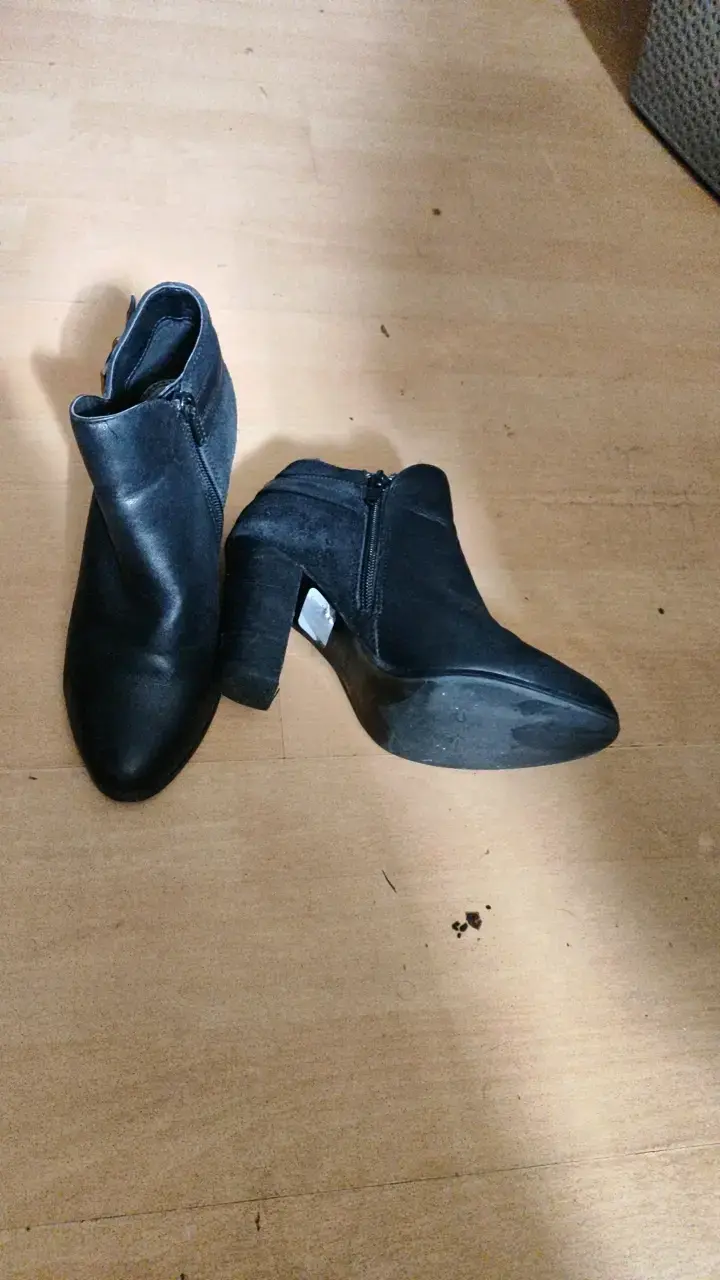 Botines negros de tacón alto con hebilla - 2