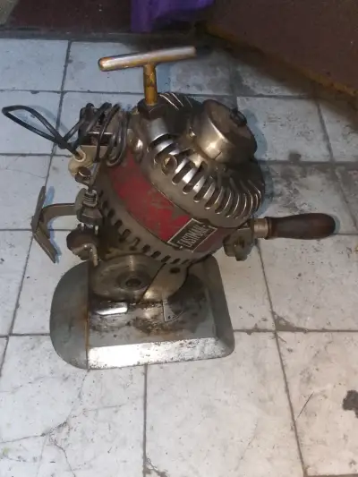 Máquina de cortar tela industrial antigua - miniatura 1