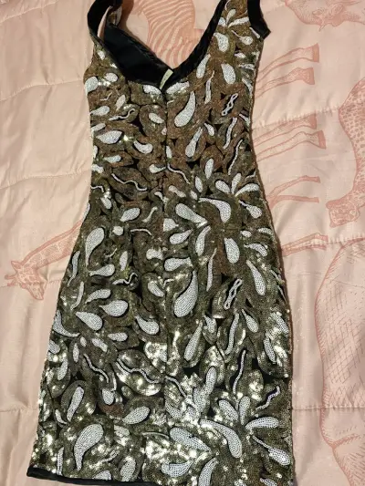 Vestido corto de lentejuelas - miniatura 2