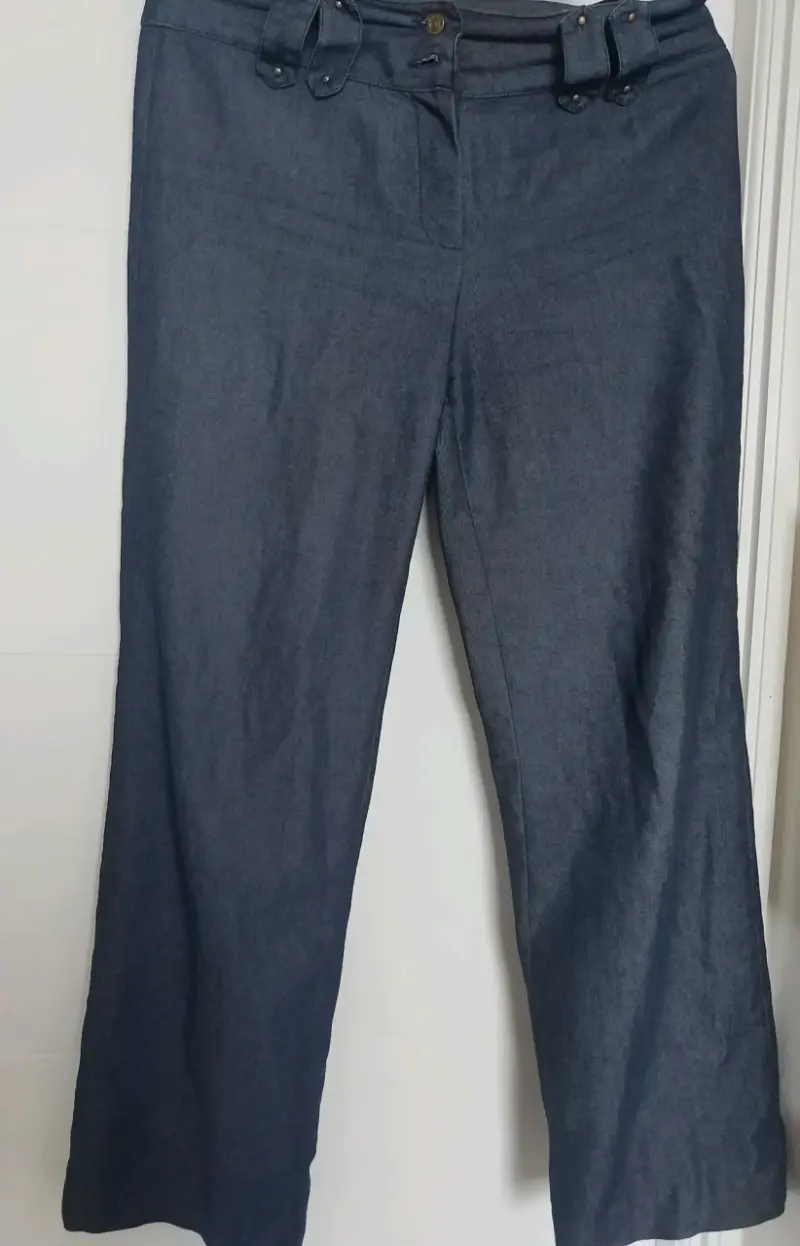 Pantalones de mezclilla azul oscuro