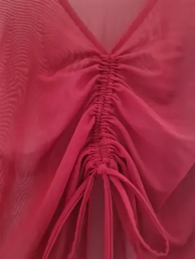 Blusa roja transparente con mangas acampanadas - miniatura 3