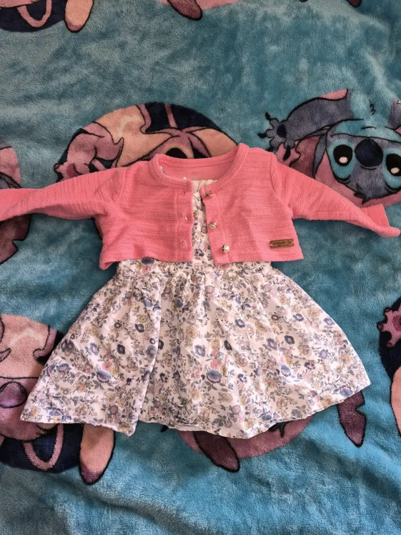 Vestido infantil con chaqueta rosa