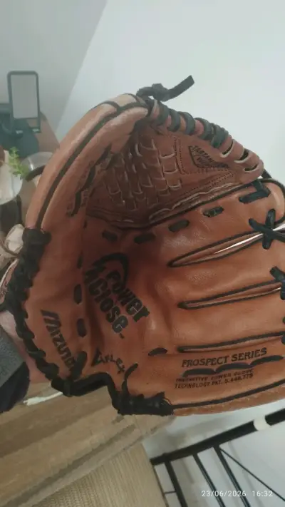 Guante de béisbol Mizuno de cuero - miniatura 2
