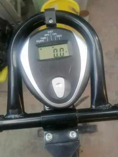 Bicicleta estática para ejercicio en casa - miniatura 2
