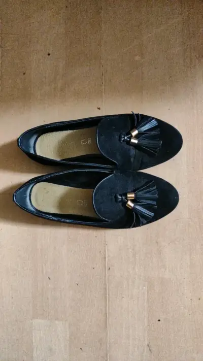 Mocasines negros de gamuza con borlas - miniatura 1