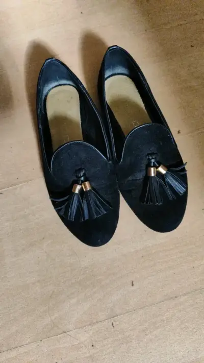Mocasines negros de gamuza con borlas - miniatura 2
