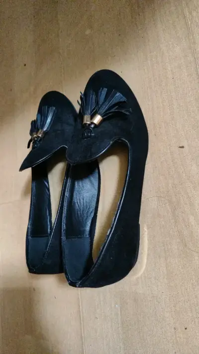 Mocasines negros de gamuza con borlas - miniatura 3