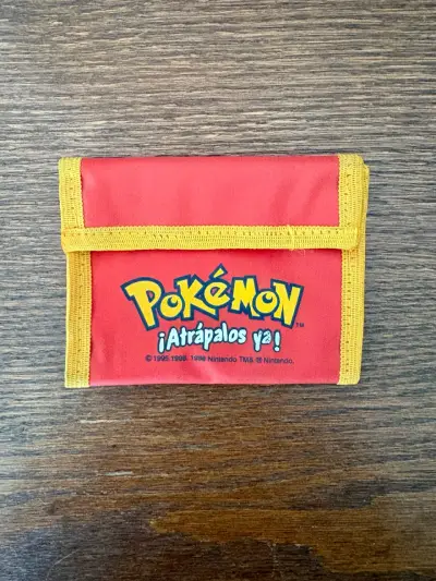 Billetera retro Pokémon roja con cierre velcro - miniatura 1