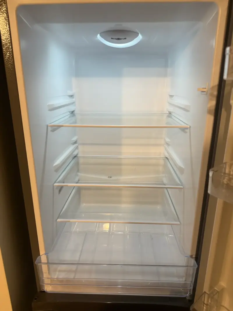 Refrigerador Hisense de dos puertas en buen estado - 2
