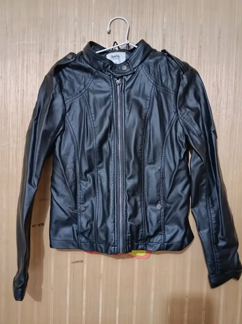 Chaqueta de cuero sintético negra Sybilla - 1