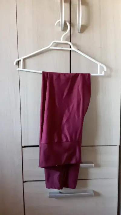 Leggings deportivos burdeos para mujer - miniatura 2
