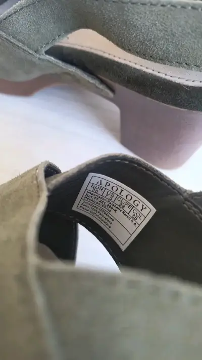 Sandalias de tacón alto verde oliva - miniatura 4