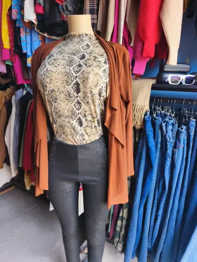 Suéter estampado animal print para mujer - miniatura 2