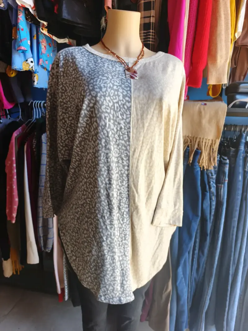 Suéter estampado animal print para mujer - 4