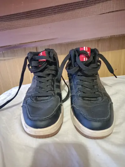 Zapatillas negras estilo urbano de hombre - miniatura 1