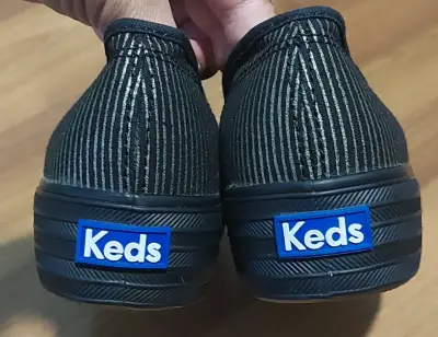 Zapatillas Keds negras con diseño de líneas - miniatura 1