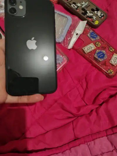 Vendo iPhone 11 casi nuevo - miniatura 2