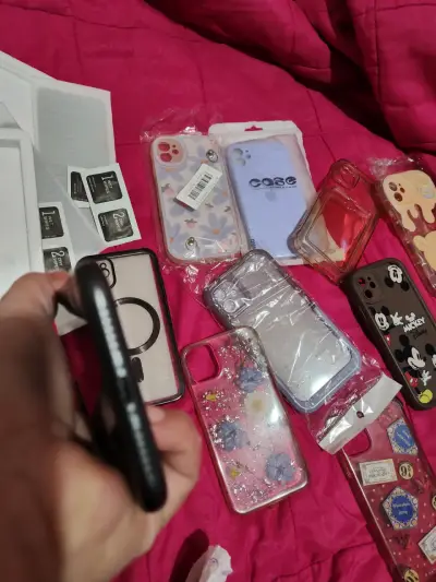 Vendo iPhone 11 casi nuevo - miniatura 4