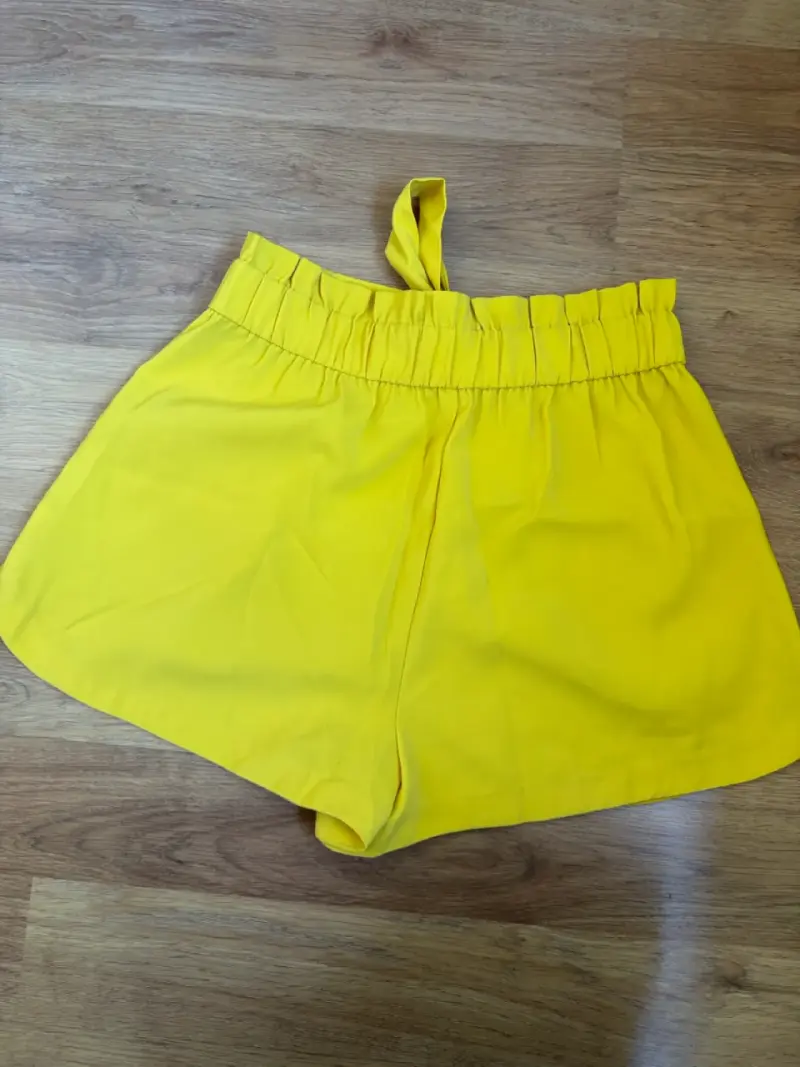Shorts amarillos con lazo para mujer - 2