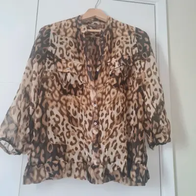 Blusa estampado animal print - miniatura 1