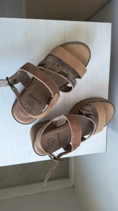 Sandalias de cuero Gotta cafe con hebilla - miniatura 1