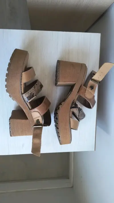 Sandalias de cuero Gotta cafe con hebilla - miniatura 2