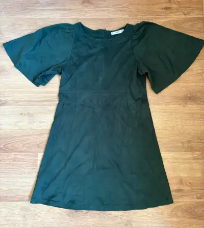 Vestido verde oscuro de manga corta - miniatura 1