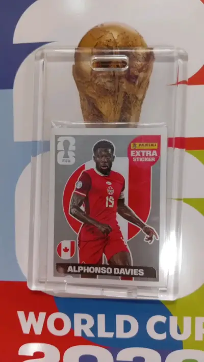 Lámina Panini Alphonso Davies Mundial 2022 - miniatura 1