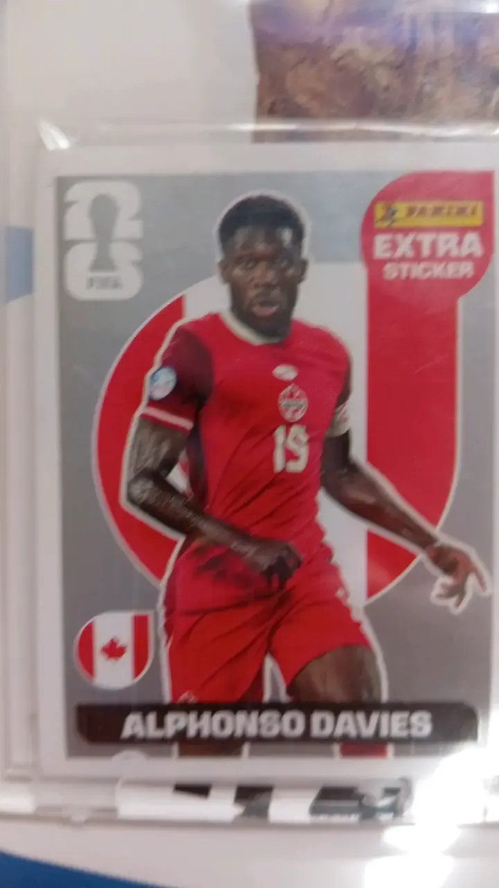 Lámina Panini Alphonso Davies Mundial 2022 - 4