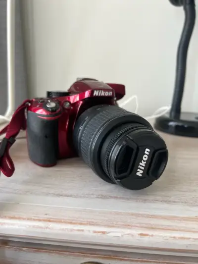 Cámara Nikon D5200 roja con lente VR - miniatura 5