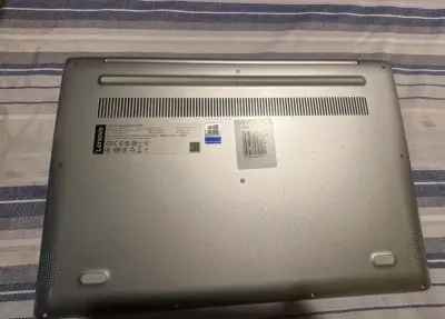 Notebook Lenovo con pantalla amplia y teclado numérico - miniatura 2