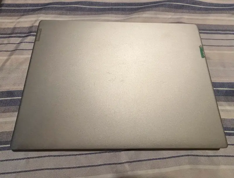 Notebook Lenovo con pantalla amplia y teclado numérico - 3