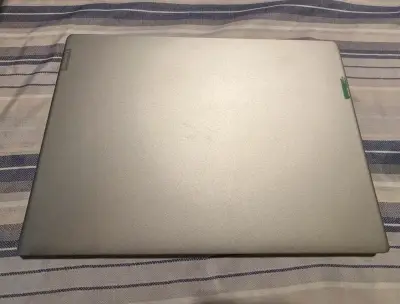 Notebook Lenovo con pantalla amplia y teclado numérico - miniatura 3