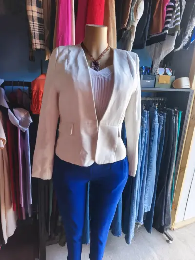 Blazer de diferentes telas y diseños - miniatura 6