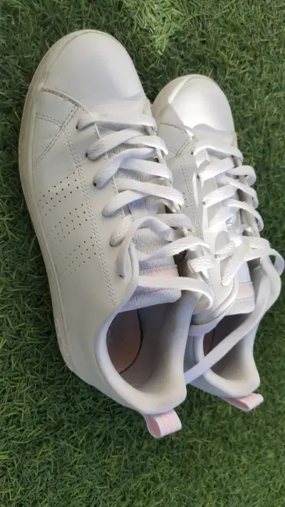 Zapatillas blancas casuales para mujer - miniatura 1