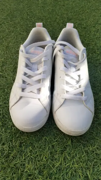 Zapatillas blancas casuales para mujer - miniatura 2