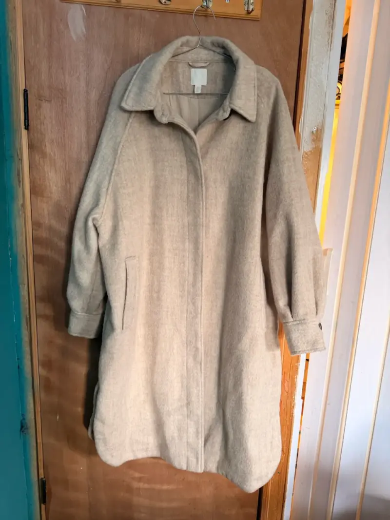 Abrigo beige de lana para mujer - 1