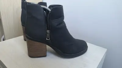 Botines negros con tacón - miniatura 1