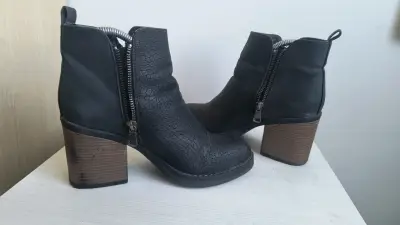 Botines negros con tacón - miniatura 2